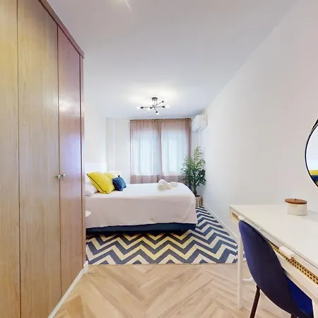 アパート Stylish In With Ac And Balcony